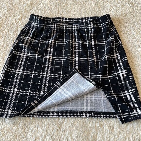 SHEIN mini skirt plaid black and white size small - Picture 7 of 14